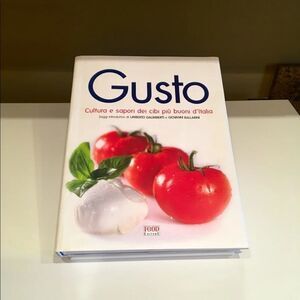 HUGE GUSTO Foodie Book